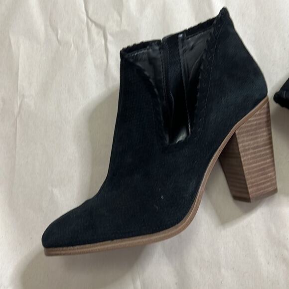 VINCE CAMUTO FERNLEE BOOTIE SIZE 8 1/2M - Picture 7 of 7
